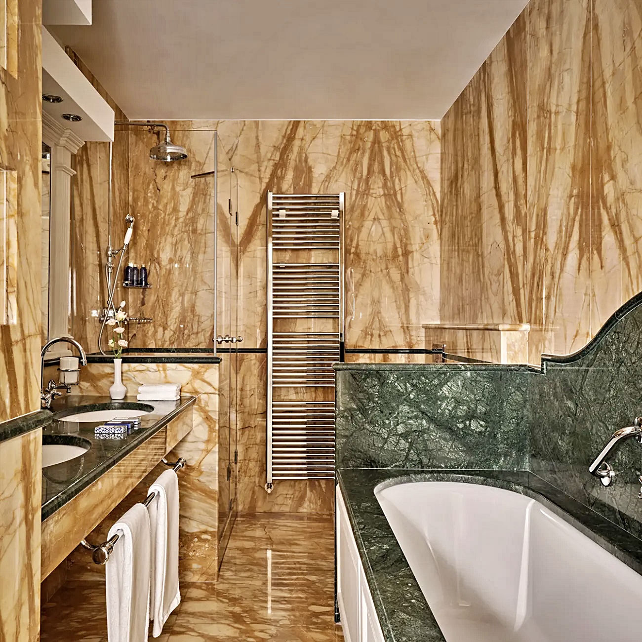 주니어 스위트 레이크뷰 디럭스