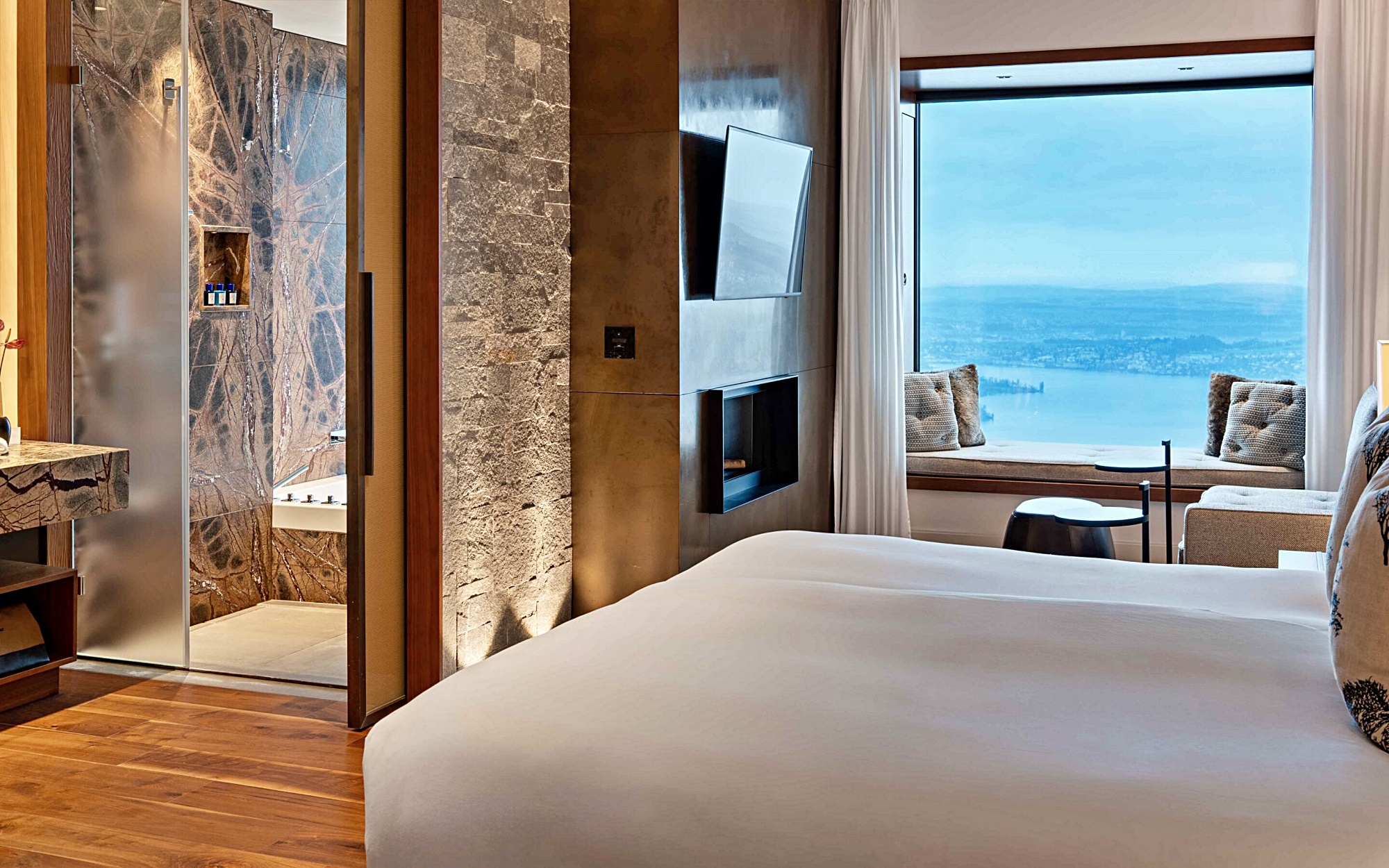 컨템포러리 레이크뷰 베이 스위트